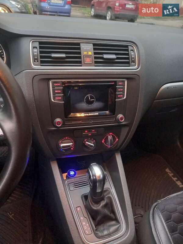 Седан Volkswagen Jetta 2016 в Чернігові