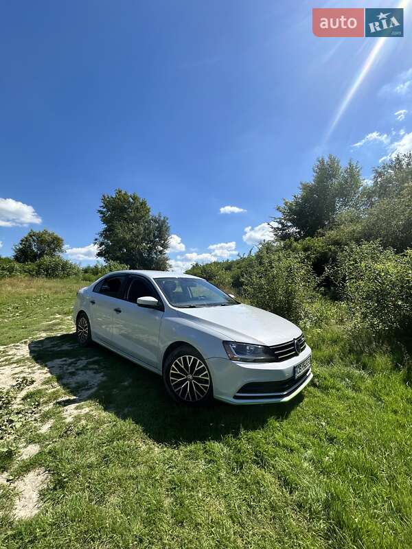 Седан Volkswagen Jetta 2016 в Чернігові