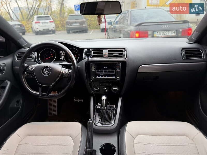 Седан Volkswagen Jetta 2016 в Києві