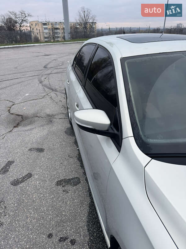 Седан Volkswagen Jetta 2011 в Харькове