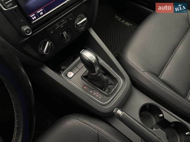 Седан Volkswagen Jetta 2016 в Киеве