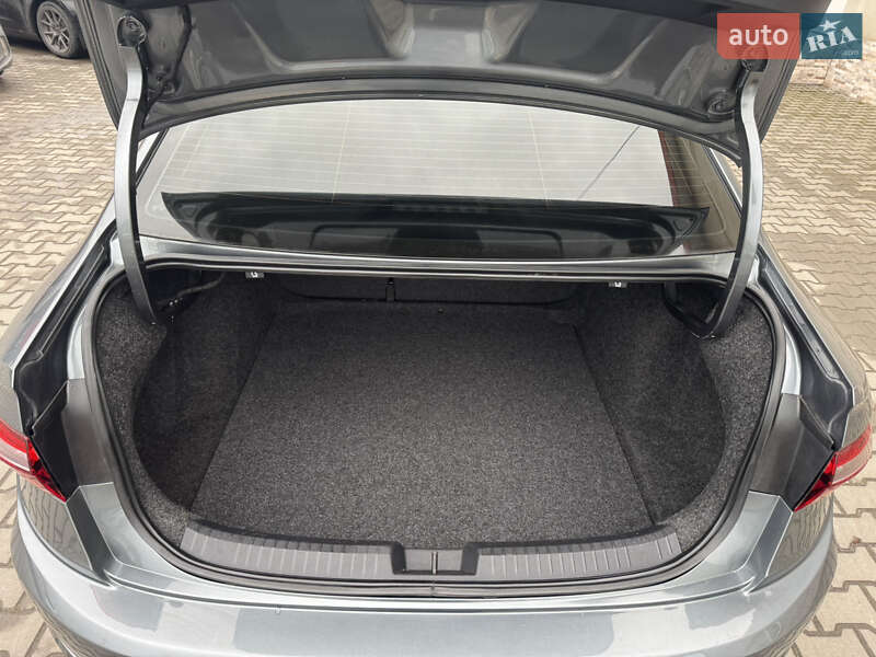 Седан Volkswagen Jetta 2018 в Луцке