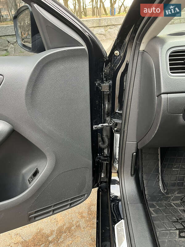 Седан Volkswagen Jetta 2011 в Житомире фото 27 Седан Volkswagen Jetta 2011 в Житомире