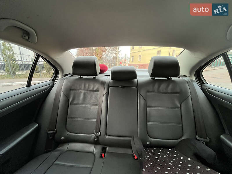 Седан Volkswagen Jetta 2011 в Житомире фото 37 Седан Volkswagen Jetta 2011 в Житомире
