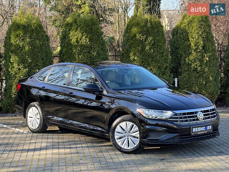 Седан Volkswagen Jetta 2019 в Львове