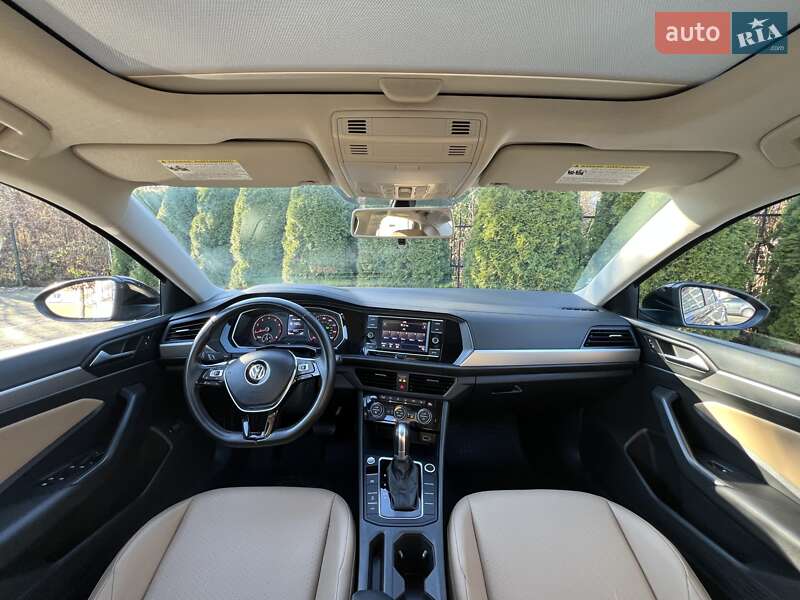 Седан Volkswagen Jetta 2019 в Львове