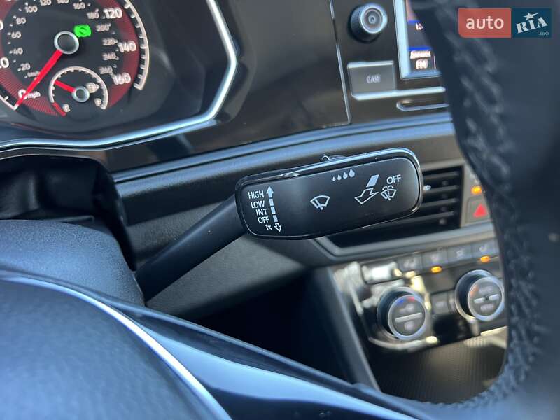 Седан Volkswagen Jetta 2019 в Львове