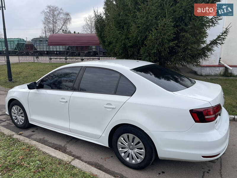 Седан Volkswagen Jetta 2016 в Ромнах фото 9 Седан Volkswagen Jetta 2016 в Ромнах