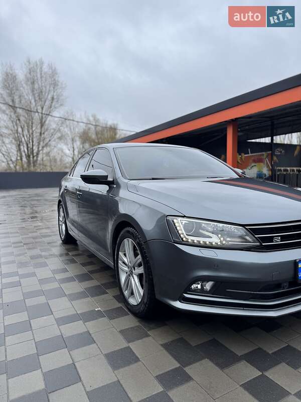 Седан Volkswagen Jetta 2015 в Павлограде