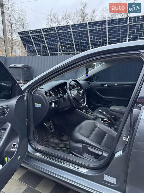 Седан Volkswagen Jetta 2015 в Павлограде