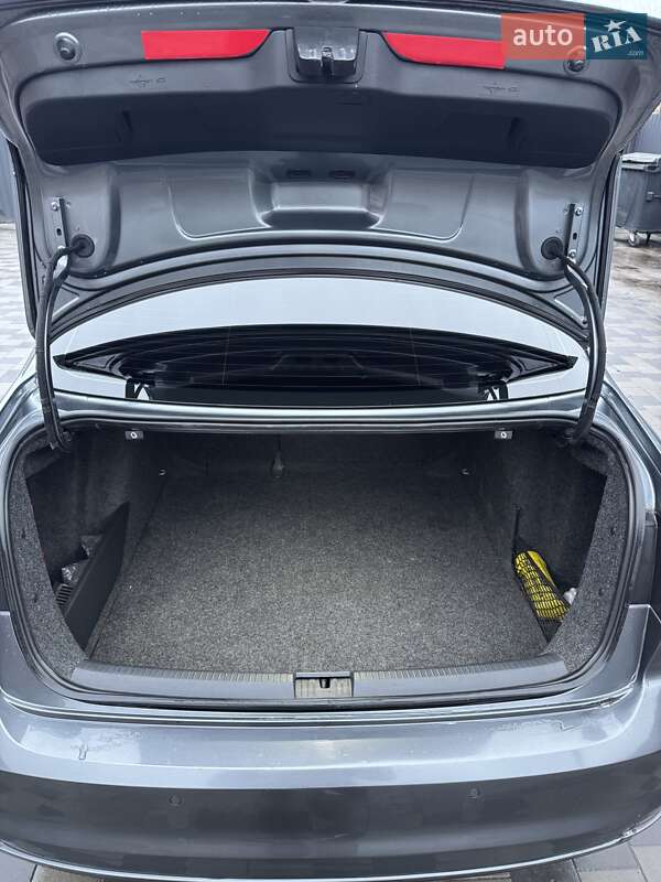 Седан Volkswagen Jetta 2015 в Павлограде