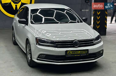 Седан Volkswagen Jetta 2015 в Чернівцях