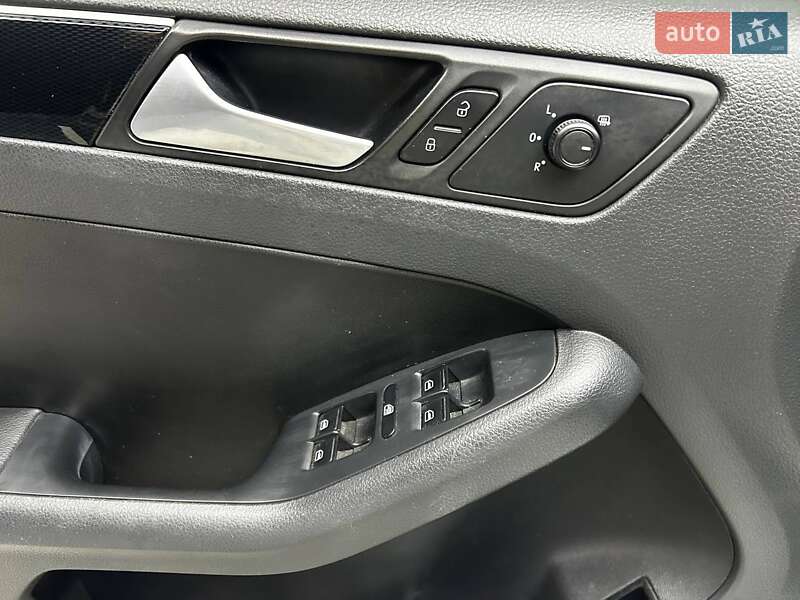 Седан Volkswagen Jetta 2015 в Чернівцях фото 7 Седан Volkswagen Jetta 2015 в Чернівцях