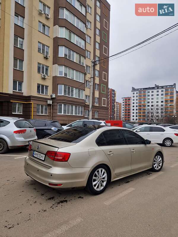Седан Volkswagen Jetta 2015 в Житомирі