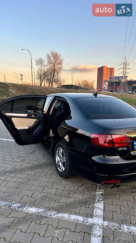Седан Volkswagen Jetta 2013 в Києві