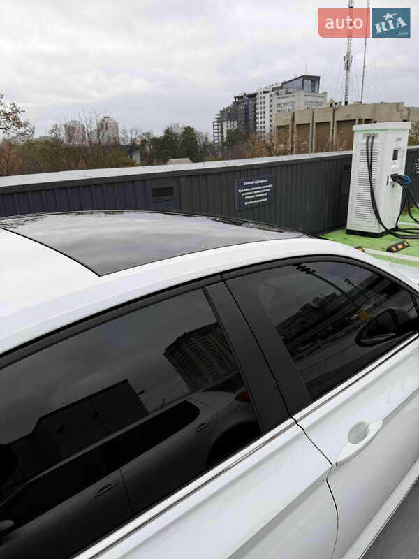 Седан Volkswagen Jetta 2019 в Киеве