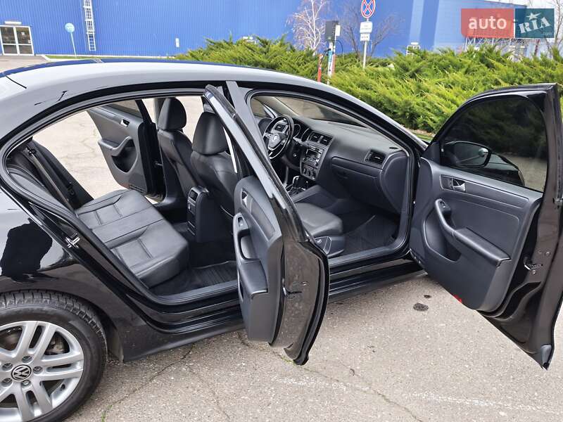 Седан Volkswagen Jetta 2014 в Миколаєві
