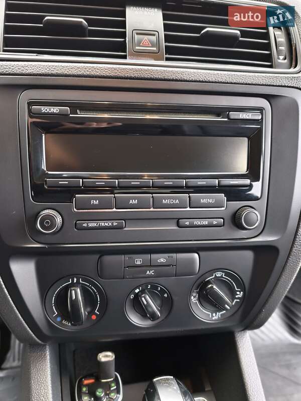 Седан Volkswagen Jetta 2014 в Миколаєві