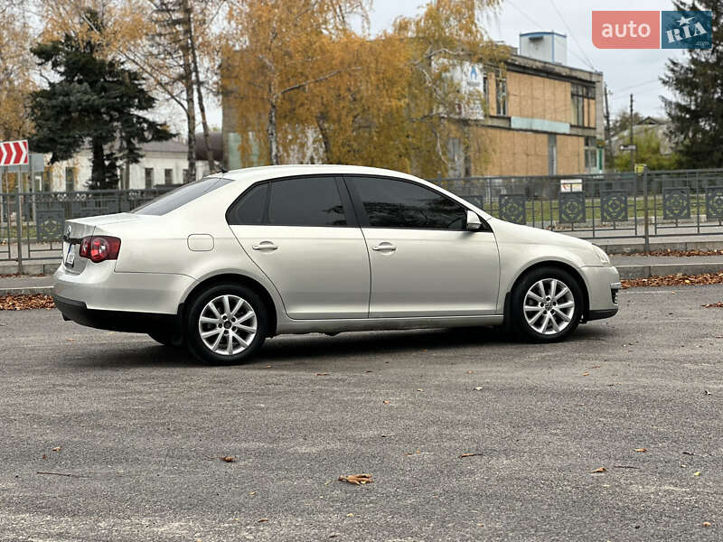 Седан Volkswagen Jetta 2010 в Первомайську