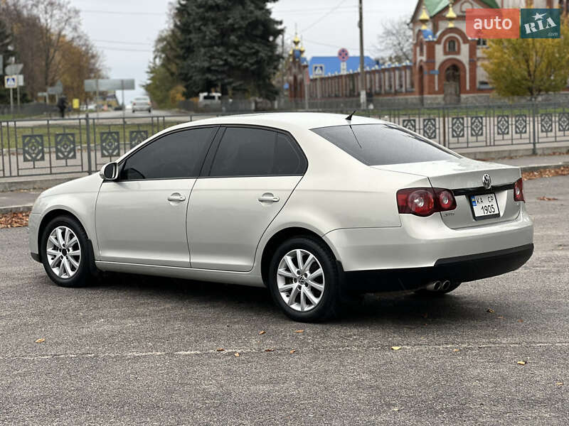 Седан Volkswagen Jetta 2010 в Первомайську
