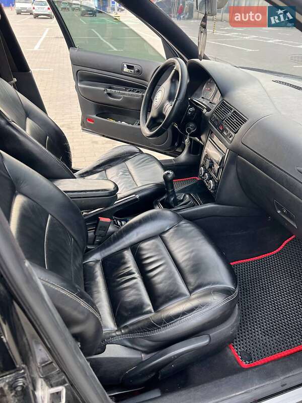 Седан Volkswagen Jetta 2003 в Калуше