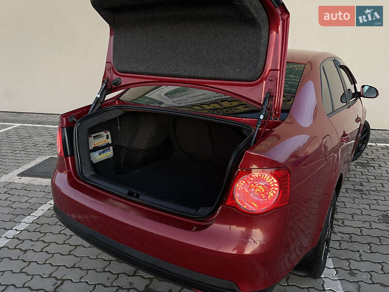 Седан Volkswagen Jetta 2008 в Дрогобыче