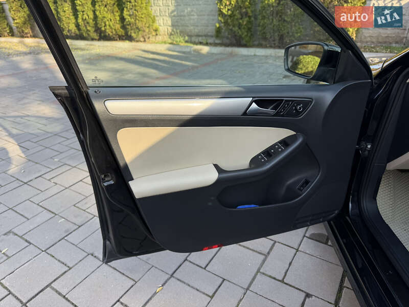 Седан Volkswagen Jetta 2016 в Запорожье