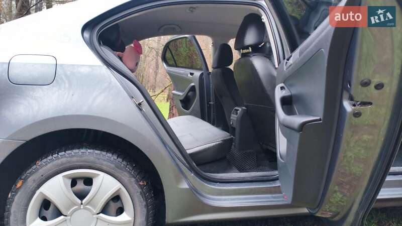 Седан Volkswagen Jetta 2015 в Запоріжжі