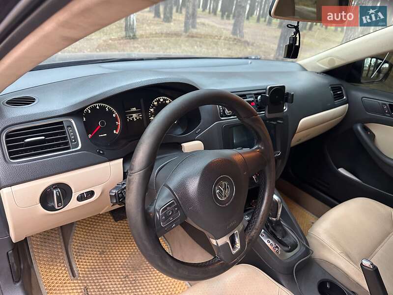 Седан Volkswagen Jetta 2010 в Сумах