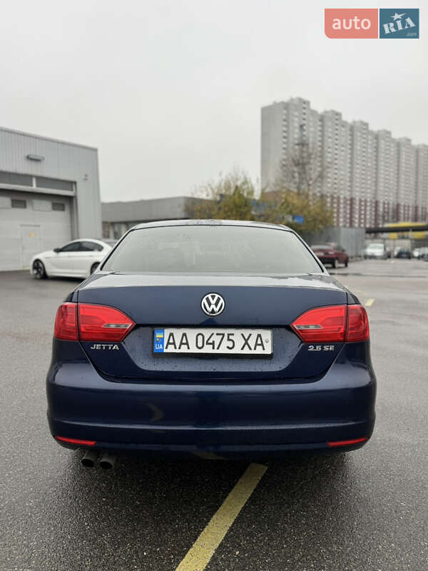 Седан Volkswagen Jetta 2010 в Києві