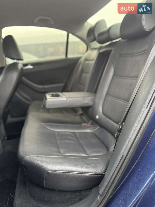 Седан Volkswagen Jetta 2010 в Києві