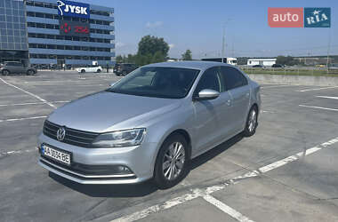 Седан Volkswagen Jetta 2016 в Киеве