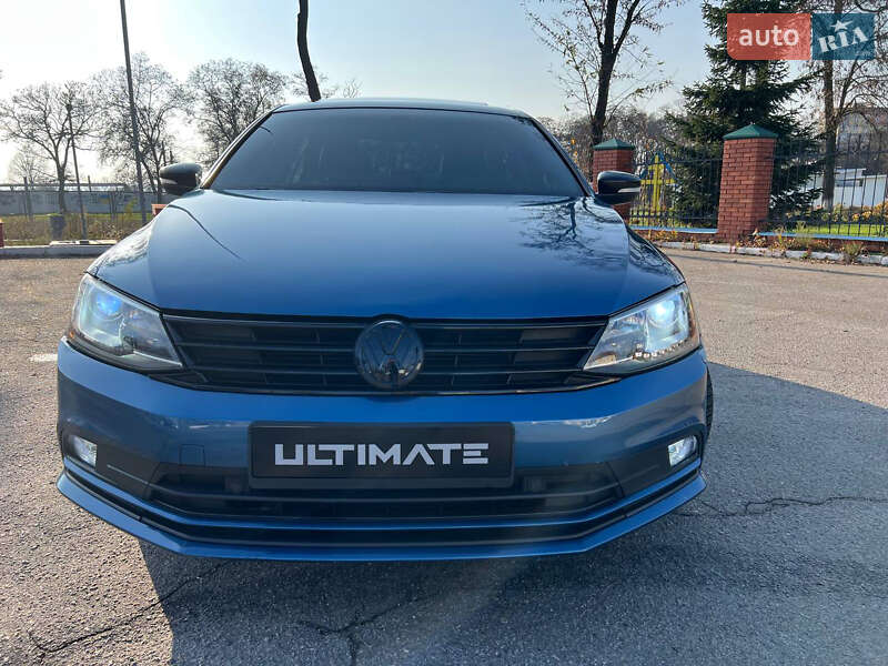 Седан Volkswagen Jetta 2016 в Днепре