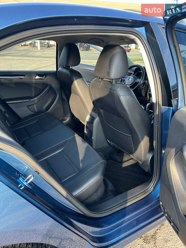 Седан Volkswagen Jetta 2016 в Днепре