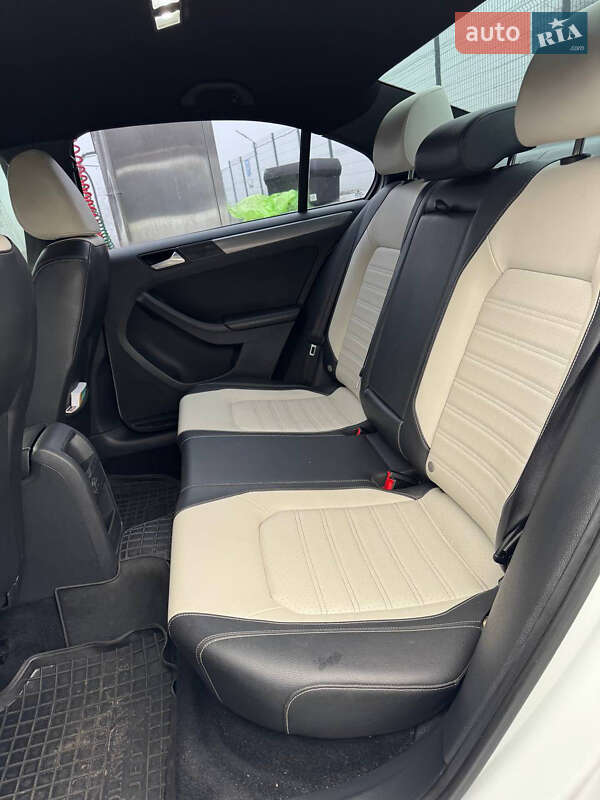 Седан Volkswagen Jetta 2016 в Киеве