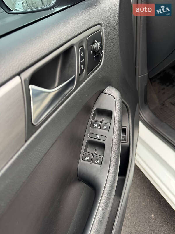 Седан Volkswagen Jetta 2016 в Киеве