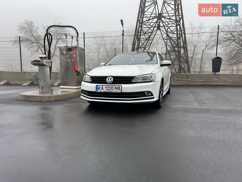 Седан Volkswagen Jetta 2016 в Киеве