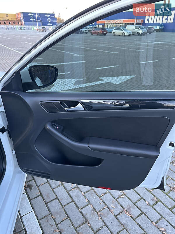 Седан Volkswagen Jetta 2016 в Запоріжжі фото 18 Седан Volkswagen Jetta 2016 в Запоріжжі