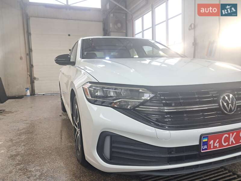 Седан Volkswagen Jetta 2023 в Львове