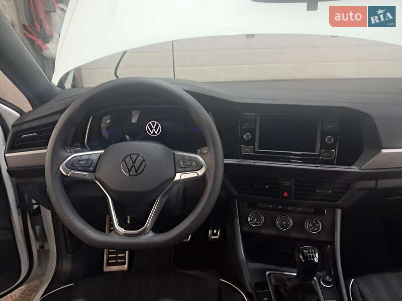 Седан Volkswagen Jetta 2023 в Львове