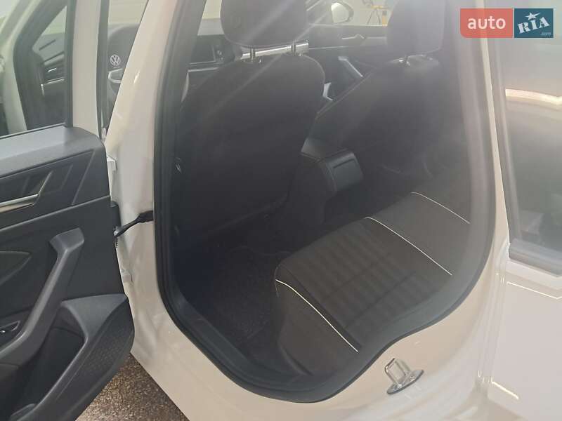 Седан Volkswagen Jetta 2023 в Львове