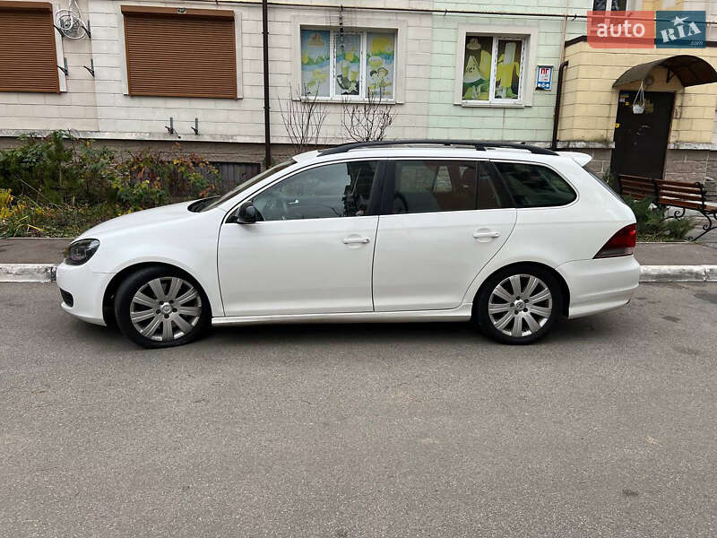 Універсал Volkswagen Jetta 2010 в Бучі