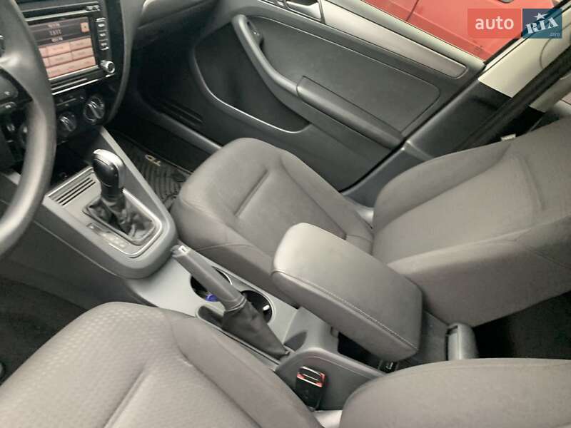 Седан Volkswagen Jetta 2015 в Виннице