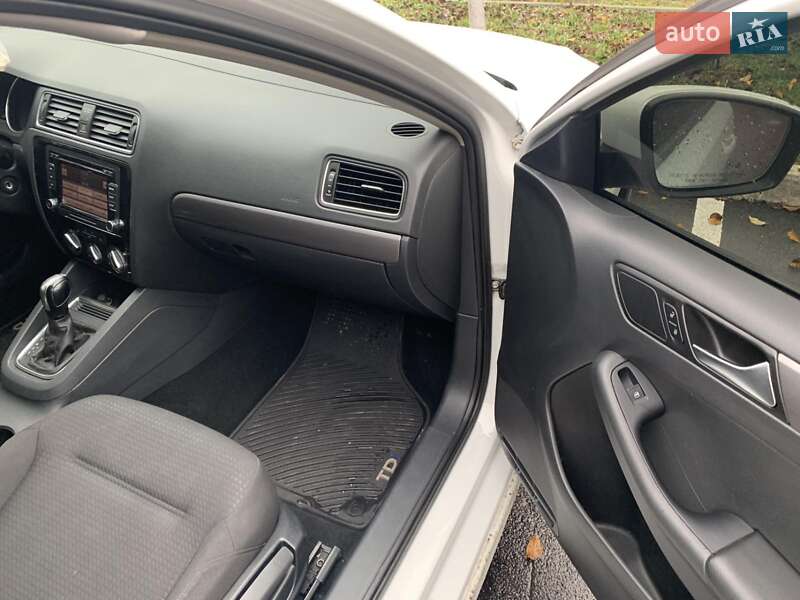 Седан Volkswagen Jetta 2015 в Виннице