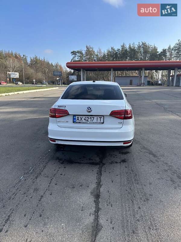 Седан Volkswagen Jetta 2015 в Харькове