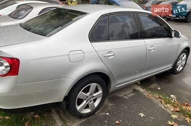 Седан Volkswagen Jetta 2005 в Києві