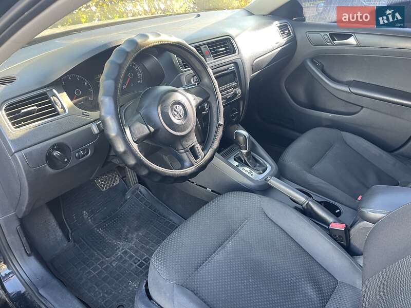 Седан Volkswagen Jetta 2013 в Ровно