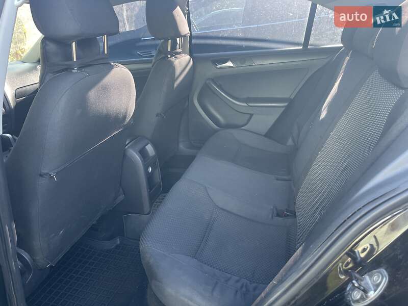 Седан Volkswagen Jetta 2013 в Ровно