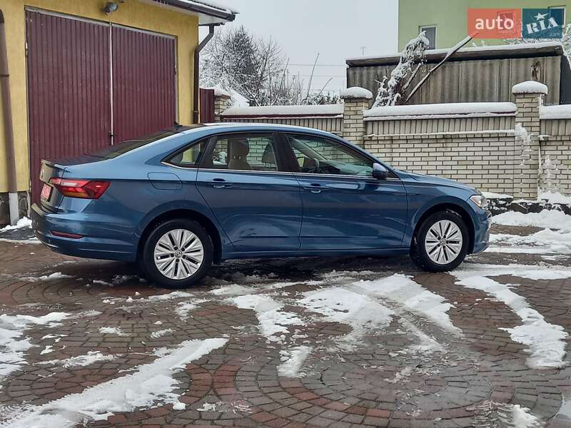 Седан Volkswagen Jetta 2019 в Львове