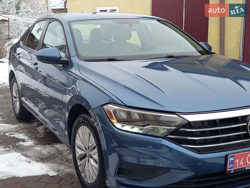 Седан Volkswagen Jetta 2019 в Львове